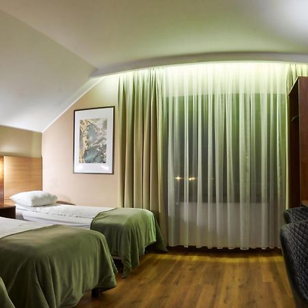 Restauracja Perla Hotel Oborniki Śląskie Екстериор снимка