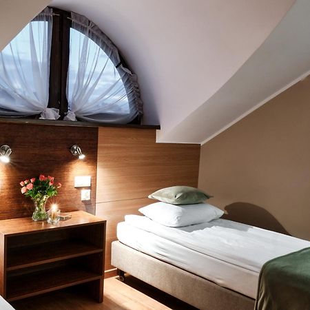 Restauracja Perla Hotel Oborniki Śląskie Екстериор снимка