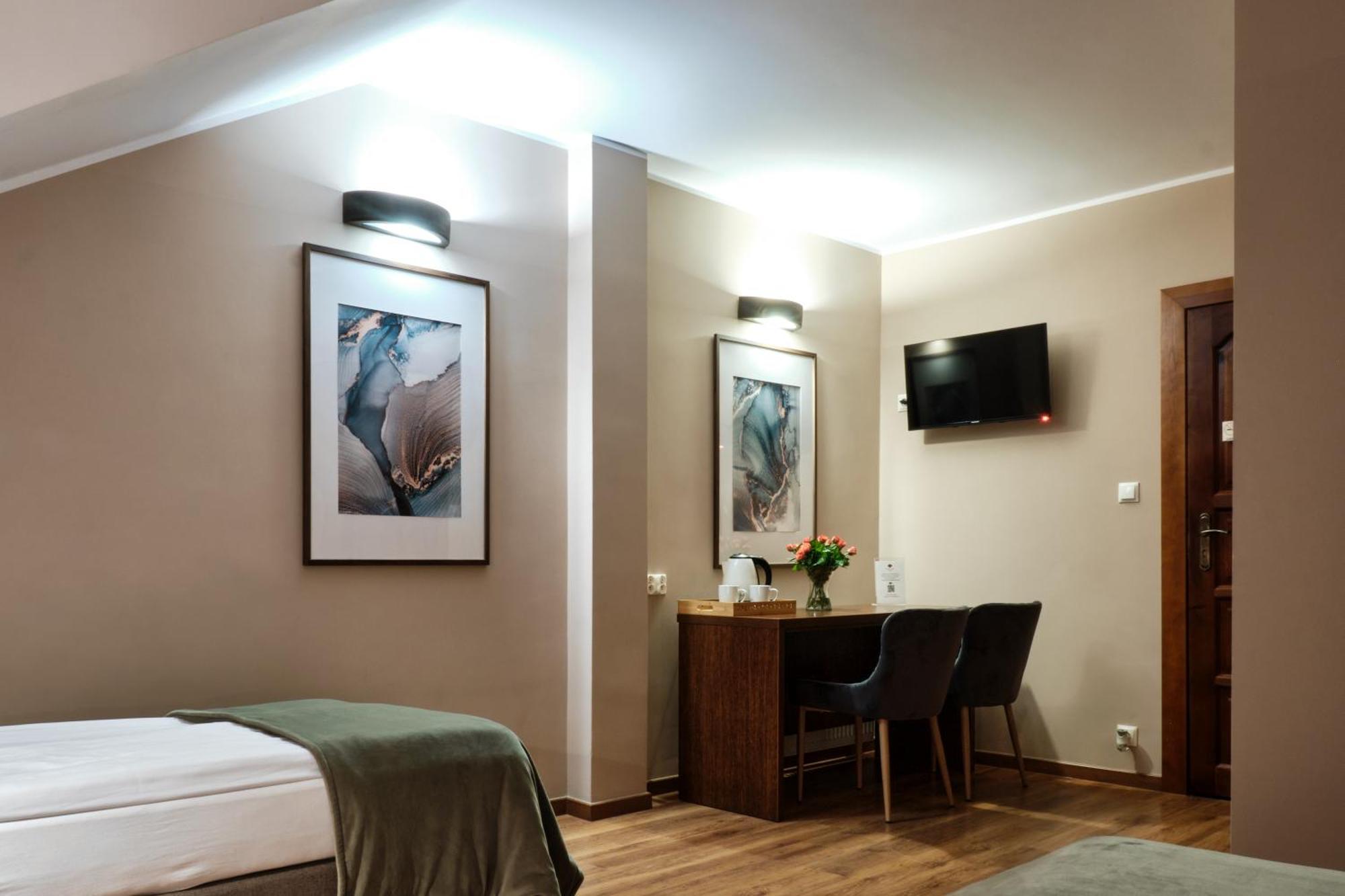 Restauracja Perla Hotel Oborniki Śląskie Екстериор снимка