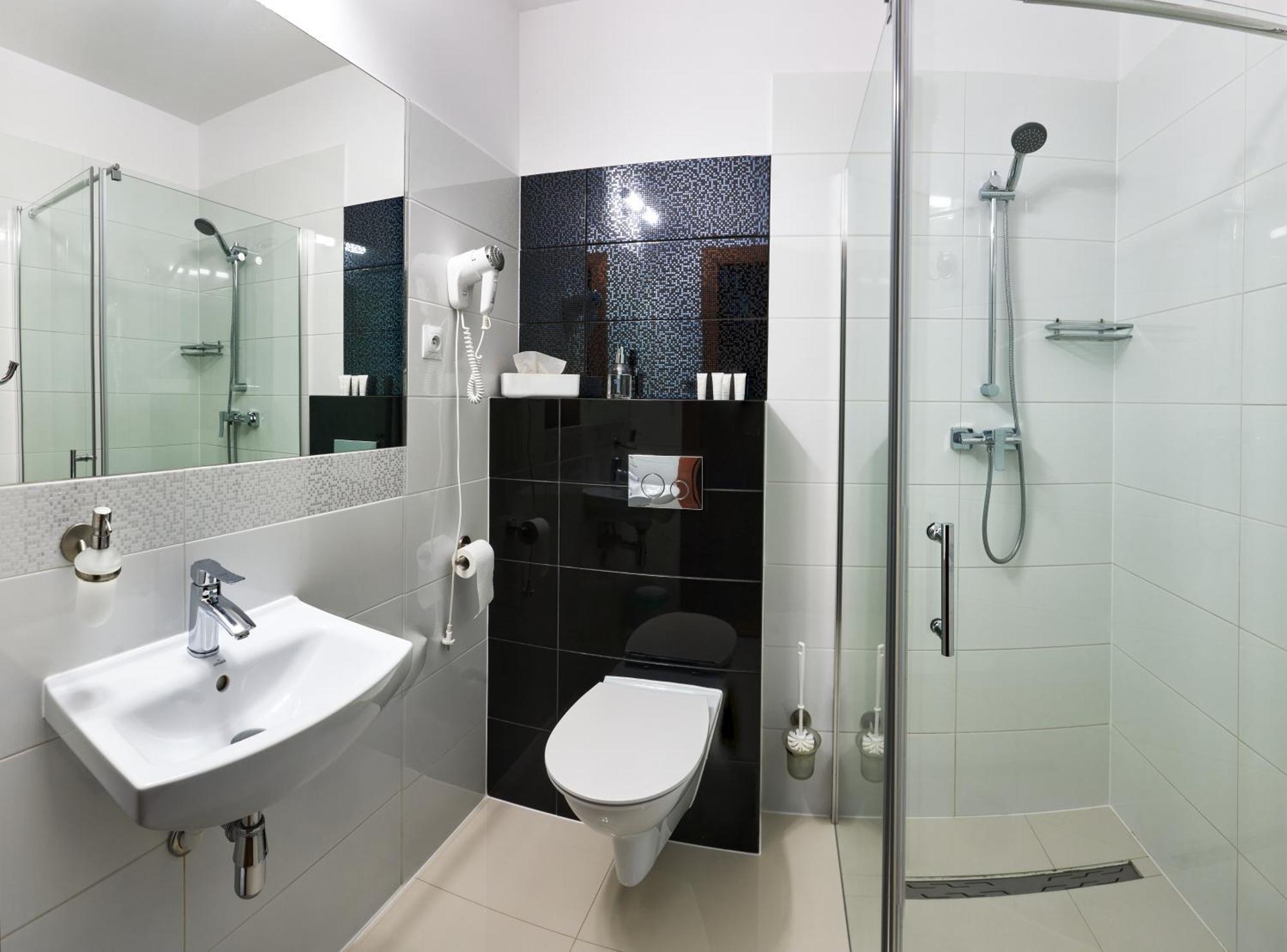 Restauracja Perla Hotel Oborniki Śląskie Екстериор снимка