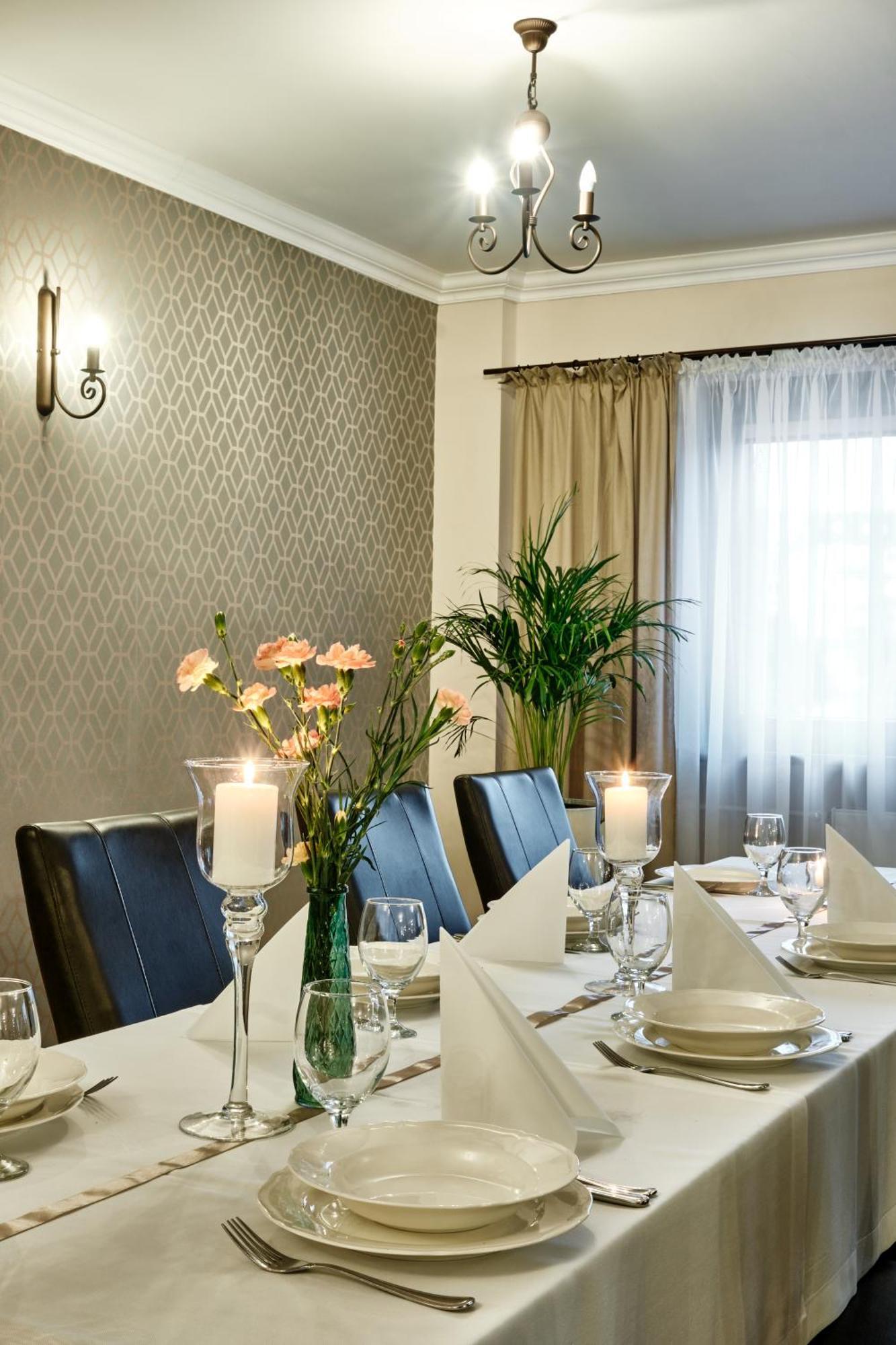 Restauracja Perla Hotel Oborniki Śląskie Екстериор снимка